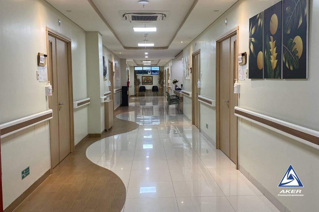 Sistema de seguridad electrónica hospitalaria con control de acceso y monitoreo CCTV