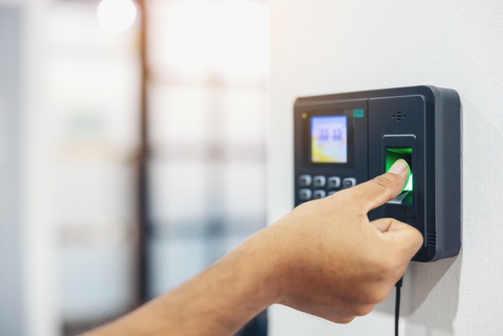 Terminal de control de acceso biométrico con pantalla y lector de huella